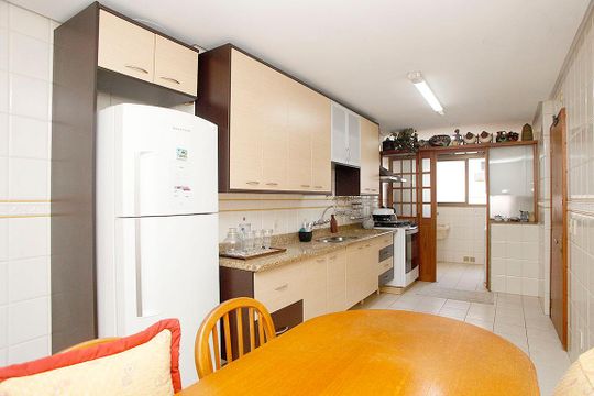 Cozinha de apartamento para alugar com 3 quartos, 170m² em Independência, Porto Alegre