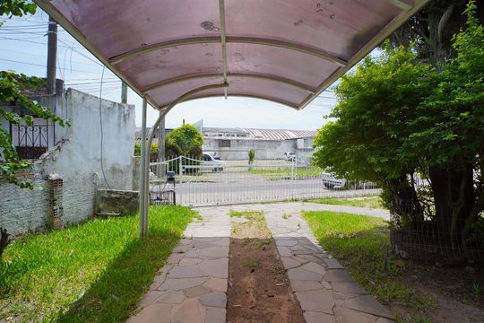 Garagem de casa à venda com 2 quartos, 100m² em Ipanema, Porto Alegre