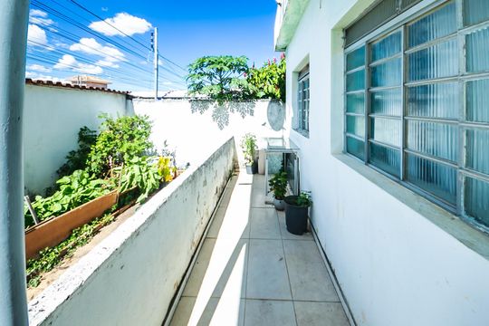 Casa à venda com 4 quartos, 150m² em Nacional, Contagem