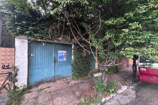 Fachada de casa à venda com 2 quartos, 200m² em Parque Colonial, São Paulo