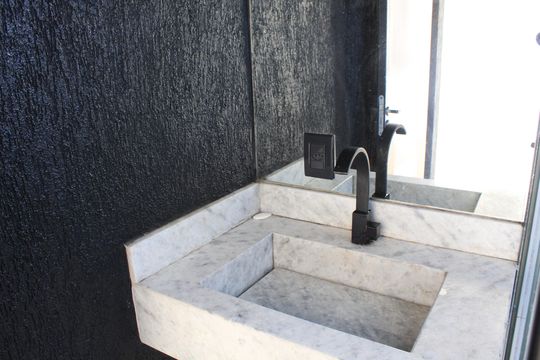 Banheiro de casa de condomínio para alugar com 2 quartos, 128m² em Jardim Santa Paula, Cotia