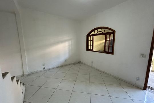 Casa para alugar com 3 quartos, 305m² em Bento Ribeiro, Rio de Janeiro