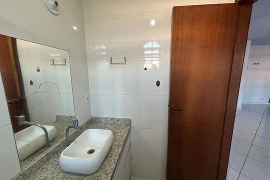 Banheiro da Suíte de casa para alugar com 3 quartos, 305m² em Bento Ribeiro, Rio de Janeiro