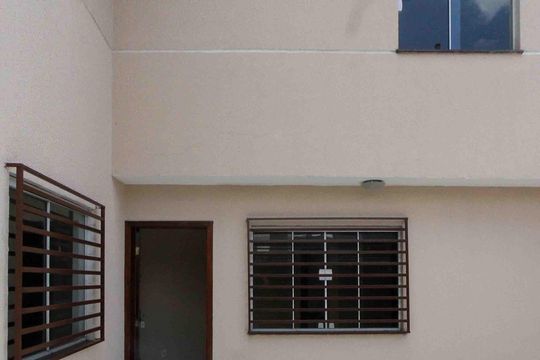 Garagem de casa à venda com 3 quartos, 100m² em Itaquera, São Paulo