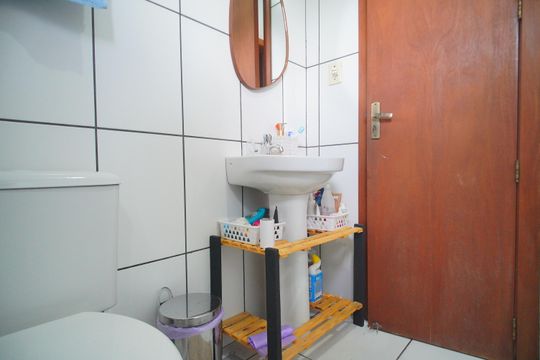 Banheiro de casa à venda com 2 quartos, 80m² em Campestre, São Leopoldo
