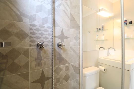 Banheiro da Suíte de apartamento à venda com 2 quartos, 70m² em Água Branca, São Paulo