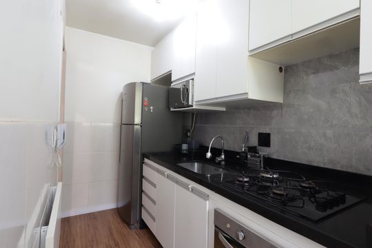 Cozinha de apartamento para alugar com 2 quartos, 43m² em Jardim Leonor, São Paulo