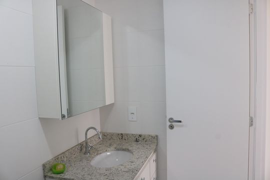 Banheiro de apartamento para alugar com 1 quarto, 24m² em Pompeia, São Paulo