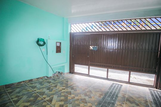 Garagem de casa à venda com 2 quartos, 120m² em Campo Limpo, São Paulo