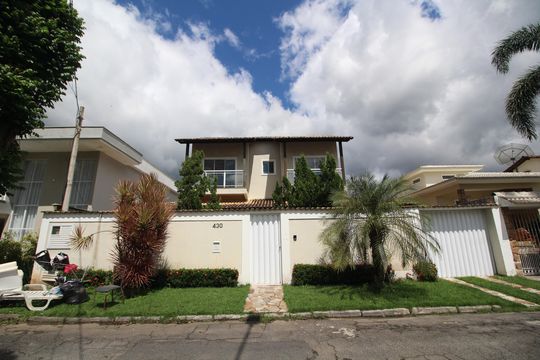 Fachada de casa de condomínio para alugar com 6 quartos, 600m² em Jacarepaguá, Rio de Janeiro