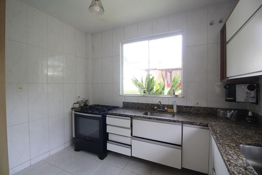 Cozinha de casa de condomínio para alugar com 6 quartos, 600m² em Jacarepaguá, Rio de Janeiro