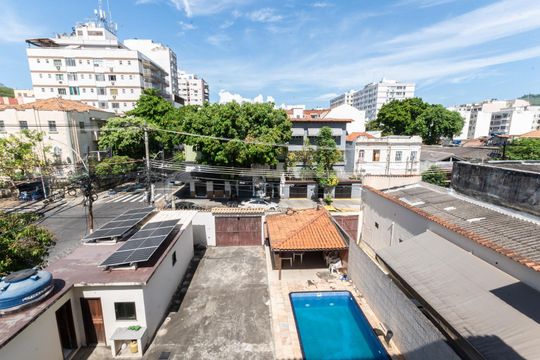 Vista de casa à venda com 3 quartos, 251m² em Vila Isabel, Rio de Janeiro