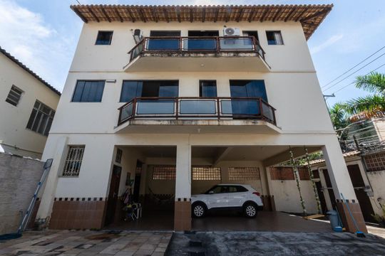 Fachada de casa à venda com 3 quartos, 251m² em Vila Isabel, Rio de Janeiro