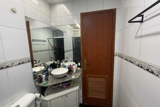 Banheiro de apartamento para alugar com 3 quartos, 100m² em Jardim Guanabara, Rio de Janeiro