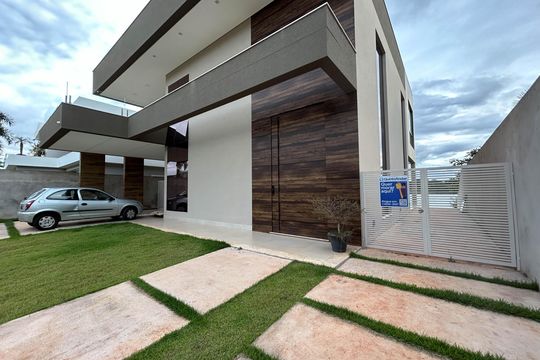 Fachada de casa de condomínio para alugar com 4 quartos, 390m² em Smln, Brasília