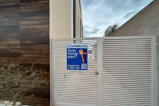 Placa de casa de condomínio para alugar com 4 quartos, 390m² em Smln, Brasília