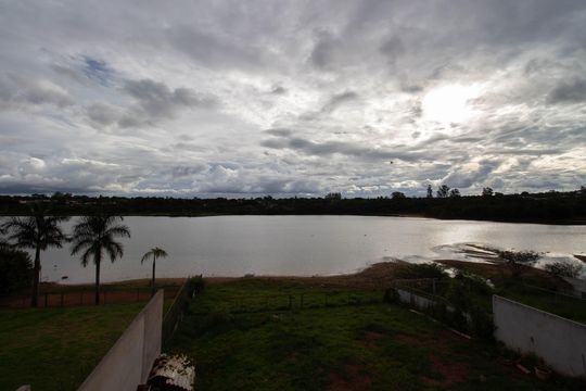 Vista da Suíte 3 de casa de condomínio para alugar com 4 quartos, 390m² em Smln, Brasília