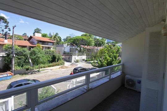 Varanda de casa para alugar com 4 quartos, 510m² em Boa Vista, Porto Alegre