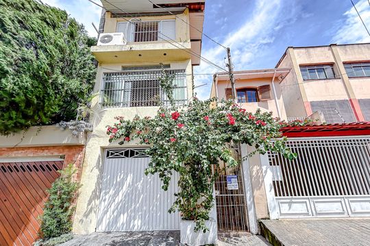 Fachada com Plaquinha de casa à venda com 3 quartos, 240m² em Vila Bertioga, São Paulo