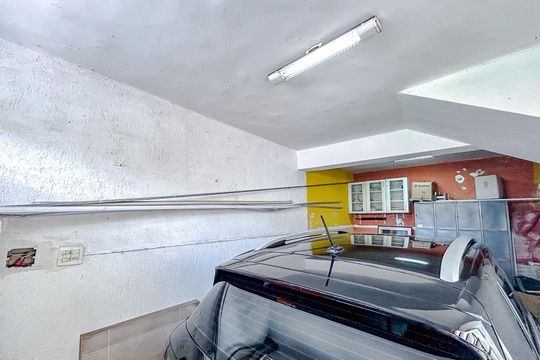 Garagem de casa à venda com 3 quartos, 240m² em Vila Bertioga, São Paulo