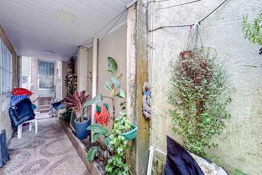 Área externa de casa à venda com 3 quartos, 240m² em Vila Bertioga, São Paulo