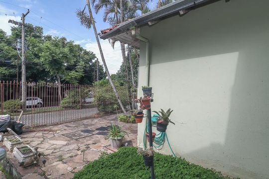 Quintal de casa à venda com 3 quartos, 178m² em Jardim Itu, Porto Alegre