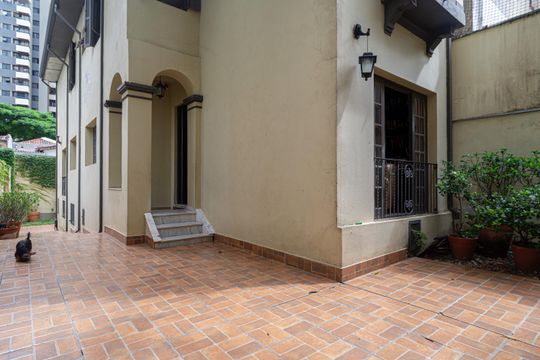 Garagem de casa para alugar com 4 quartos, 230m² em Bela Vista, São Paulo
