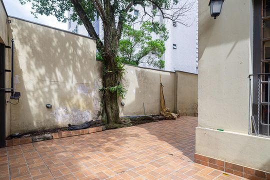 Garagem de casa para alugar com 4 quartos, 230m² em Bela Vista, São Paulo