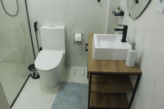 Banheiro Social de kitnet/studio para alugar com 1 quarto, 35m² em Gonzaga, Santos