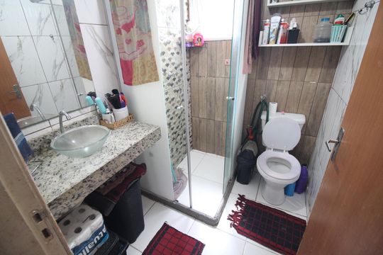 Banheiro de apartamento à venda com 2 quartos, 50m² em Diamante, Belo Horizonte