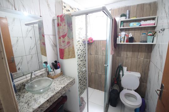 Banheiro de apartamento à venda com 2 quartos, 50m² em Diamante, Belo Horizonte