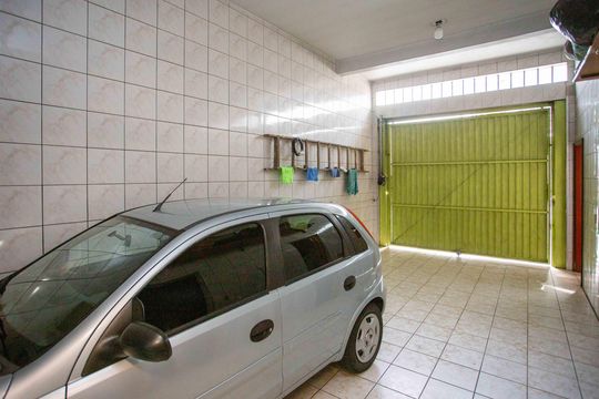 Garagem de casa à venda com 4 quartos, 253m² em Campanário, Diadema