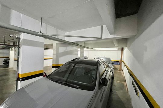 Garagem de apartamento à venda com 3 quartos, 185m² em Cambuí, Campinas
