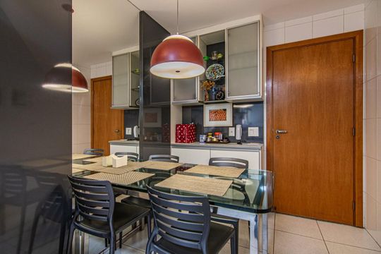 Cozinha de apartamento à venda com 3 quartos, 146m² em Itaim Bibi, São Paulo