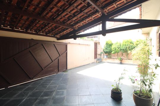 Garagem de casa à venda com 3 quartos, 327m² em Jardim Itapura, São Paulo