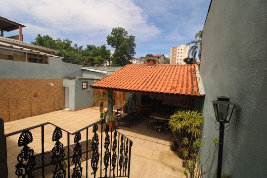 Fundos da casa / churrasqueira de casa à venda com 3 quartos, 327m² em Jardim Itapura, São Paulo