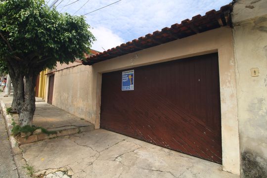 Fachada de casa à venda com 3 quartos, 327m² em Jardim Itapura, São Paulo