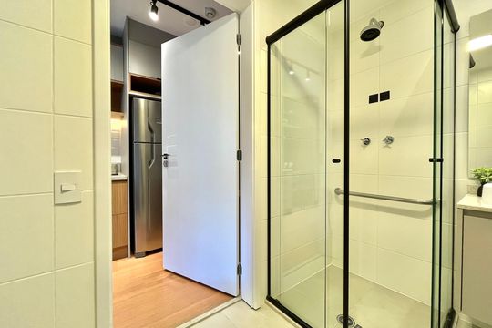 Banheiro de kitnet/studio para alugar com 1 quarto, 24m² em Vila Santa Catarina, São Paulo