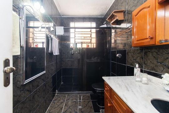 Banheiro de apartamento à venda com 3 quartos, 103m² em Centro Histórico, Porto Alegre