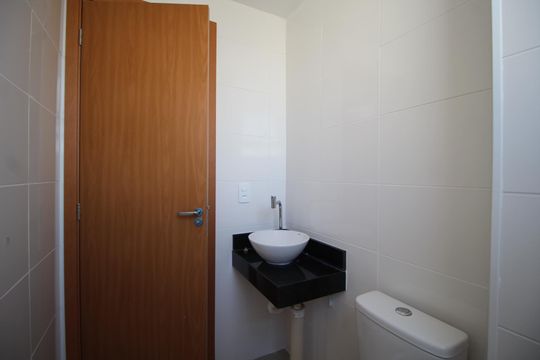 Banheiro de apartamento à venda com 2 quartos, 44m² em Humaitá, Porto Alegre