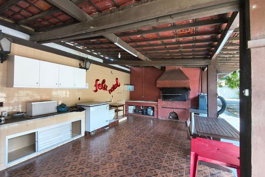 Casa à venda com 4 quartos, 1300m² em Taquara, Rio de Janeiro