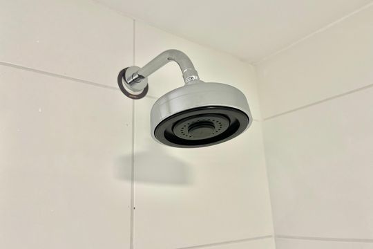 Banheiro de kitnet/studio para alugar com 1 quarto, 24m² em Vila Santa Catarina, São Paulo