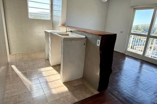 Cozinha de apartamento à venda com 1 quarto, 48m² em Bom Jesus, Porto Alegre
