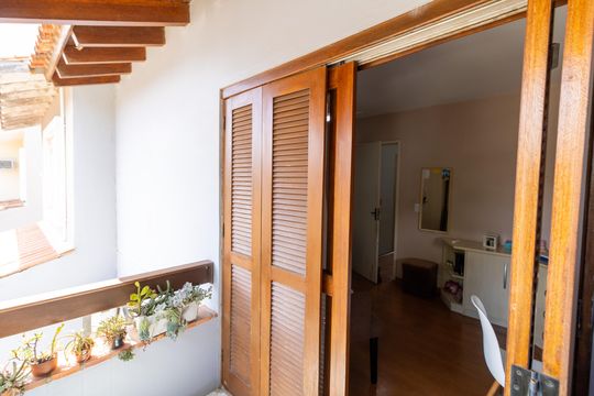 Sacada de casa à venda com 2 quartos, 189m² em Hípica, Porto Alegre
