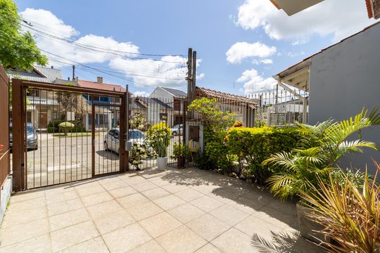 Garagem de casa à venda com 2 quartos, 189m² em Hípica, Porto Alegre
