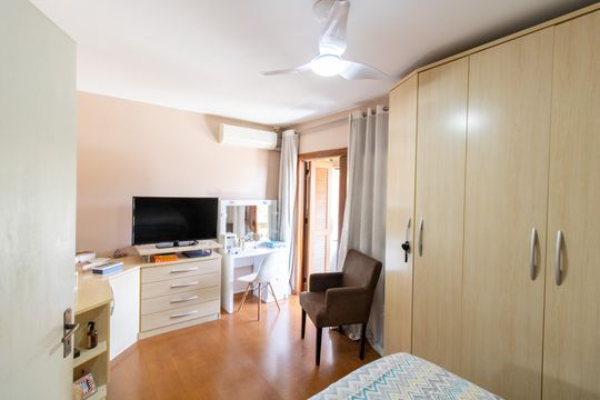 Quarto 2 de casa à venda com 2 quartos, 189m² em Hípica, Porto Alegre