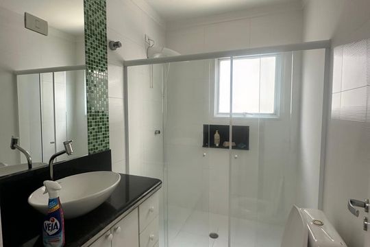 Banheiro de casa à venda com 3 quartos, 250m² em Jardim do Luar (fazendinha), Santana de Parnaíba