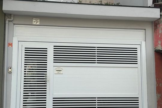 Fachada de casa à venda com 3 quartos, 250m² em Jardim do Luar (fazendinha), Santana de Parnaíba