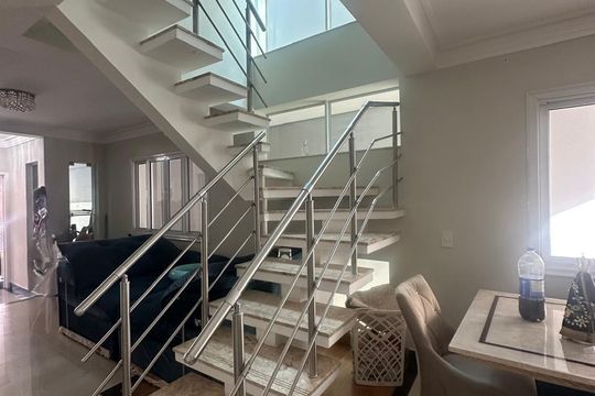 Casa à venda com 3 quartos, 250m² em Jardim do Luar (fazendinha), Santana de Parnaíba