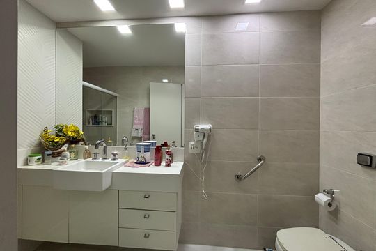 Suíte - banheiro de apartamento à venda com 3 quartos, 130m² em Lagoa, Rio de Janeiro